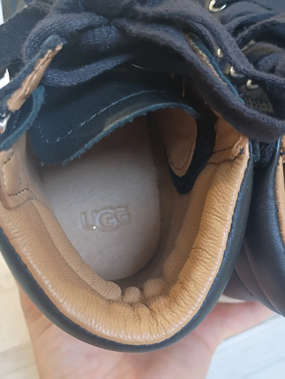 UGG Olive women's high-top sneakers in black leather With Side Zipper Size 5